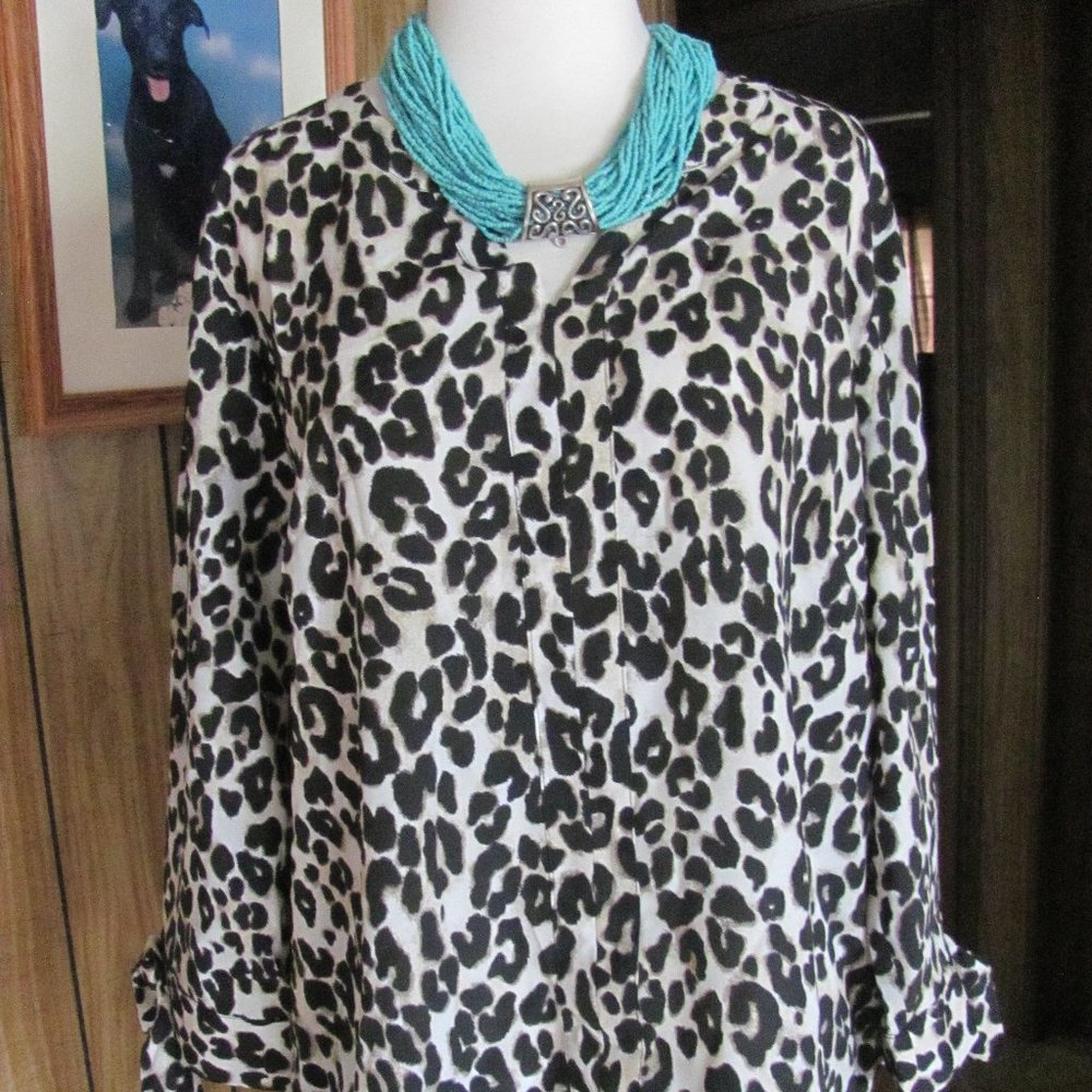 JOAN RIVERS LADIES LEOPARD PRINT PULLOVER BLOUSE - Picture 2 of 11